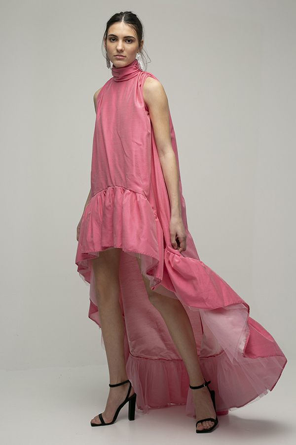 Encinar vestido de fiesta largo amber cola rosa volantes volumen rosa 2