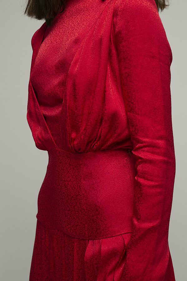 Materiel rojo con falda plisada manga larga midi 3