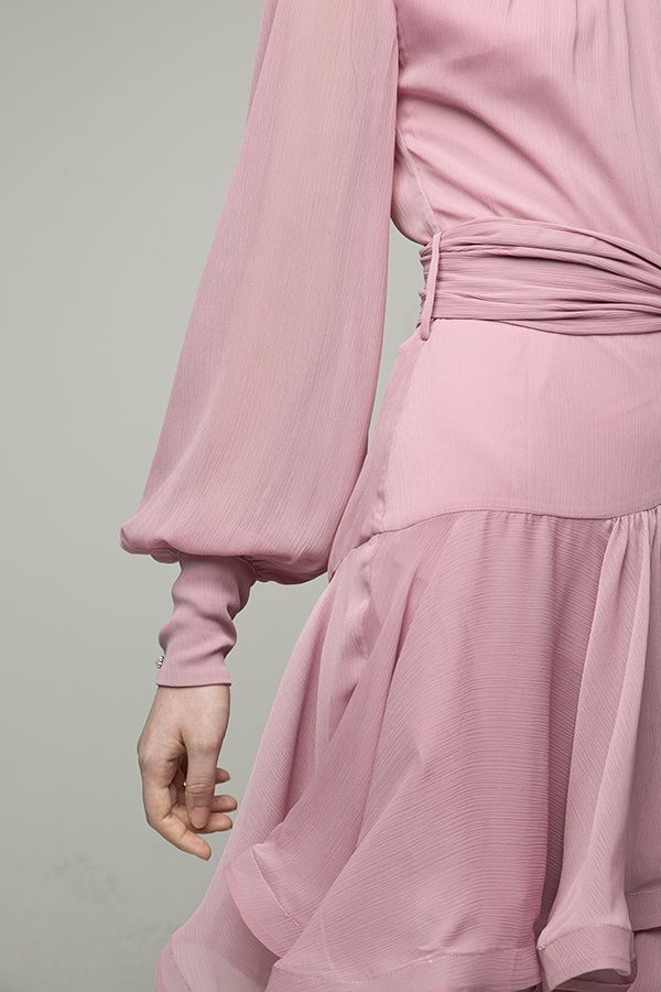 https://borow.es/wp-content/uploads/2021/07/elliatt-callie-vestido-rosa-falda-voluminosa-4.jpeg