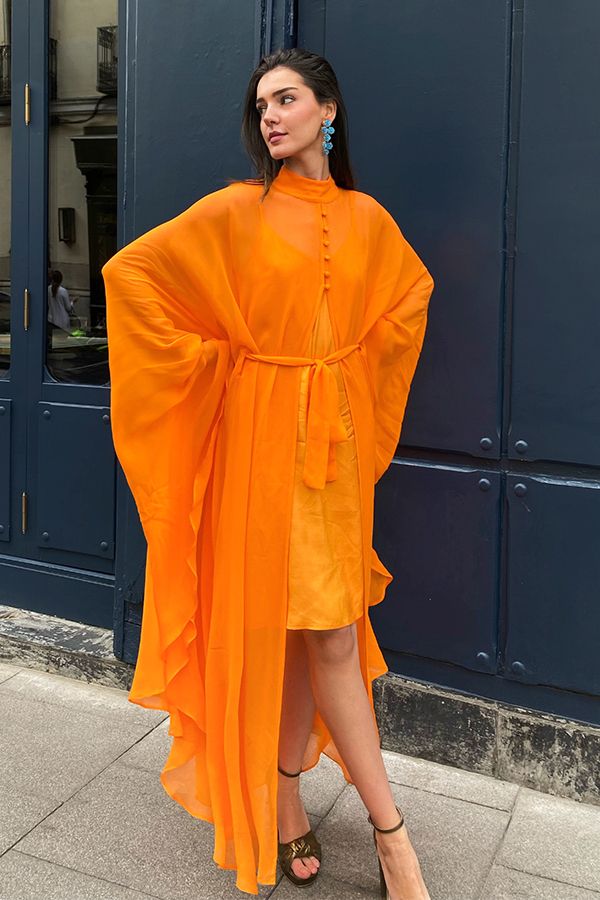 maria-roch-vestido-capa-olimpa-midi-naranja