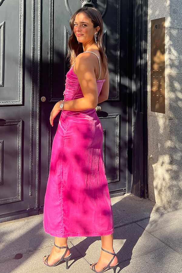 https://borow.es/wp-content/uploads/2023/10/kitri-vestido-willa-terciopelo-rosa-2.jpg