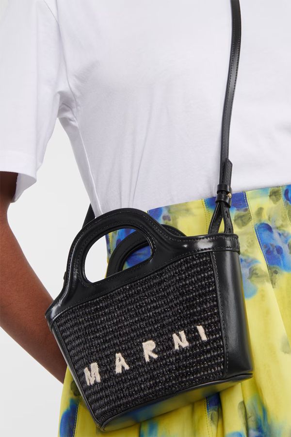 https://borow.es/wp-content/uploads/2024/05/bolso-tote-tropicalia-micro-rafia-negro-6.jpg