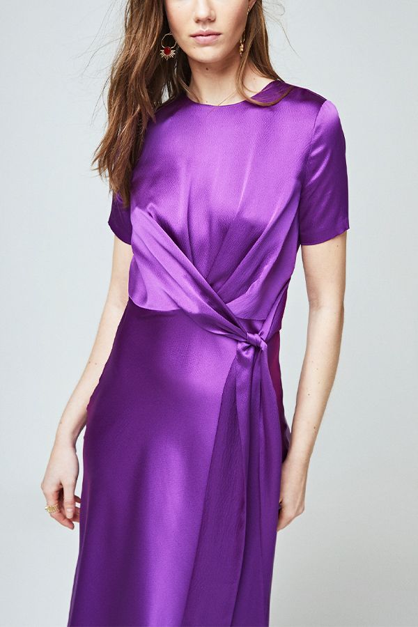 https://borow.es/wp-content/uploads/2024/05/vestido-topacio-midi-satinado-purpura.jpg