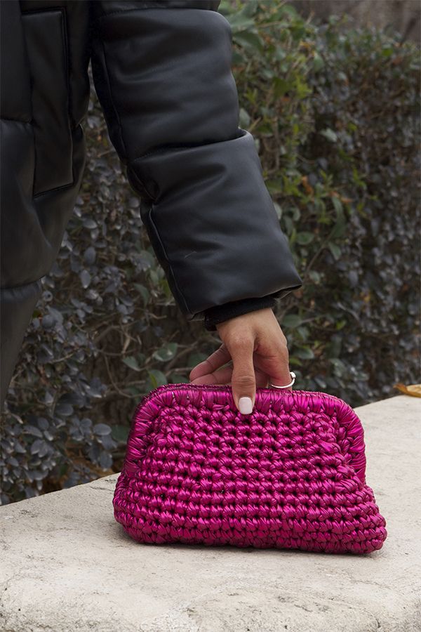 https://borow.es/wp-content/uploads/2024/07/bolso-trenzado-rosa-1.jpg