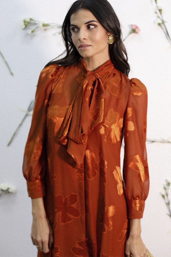 https://borow.es/wp-content/uploads/2024/07/vestido-floral-fire-largo-jacquard-naranja-2.jpg