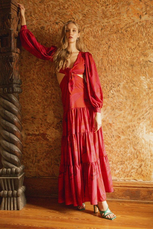 https://borow.es/wp-content/uploads/2024/10/NMZ-vestido-historia-largo-rojo-2.jpg