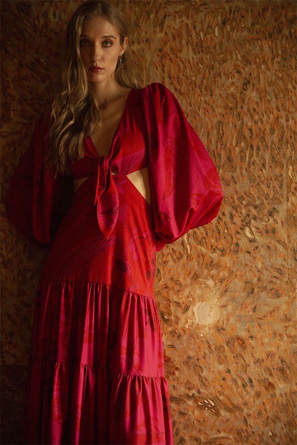 https://borow.es/wp-content/uploads/2024/10/NMZ-vestido-historia-largo-rojo-3.jpg