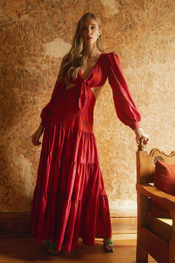 https://borow.es/wp-content/uploads/2024/10/NMZ-vestido-historia-largo-rojo-4.jpg