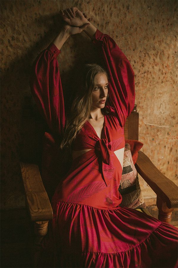 https://borow.es/wp-content/uploads/2024/10/NMZ-vestido-historia-largo-rojo-6.jpg