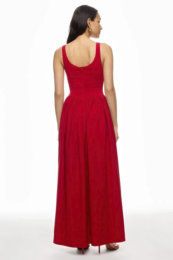 https://borow.es/wp-content/uploads/2024/10/delfi-vestido-isadora-largo-rojo-6.jpg