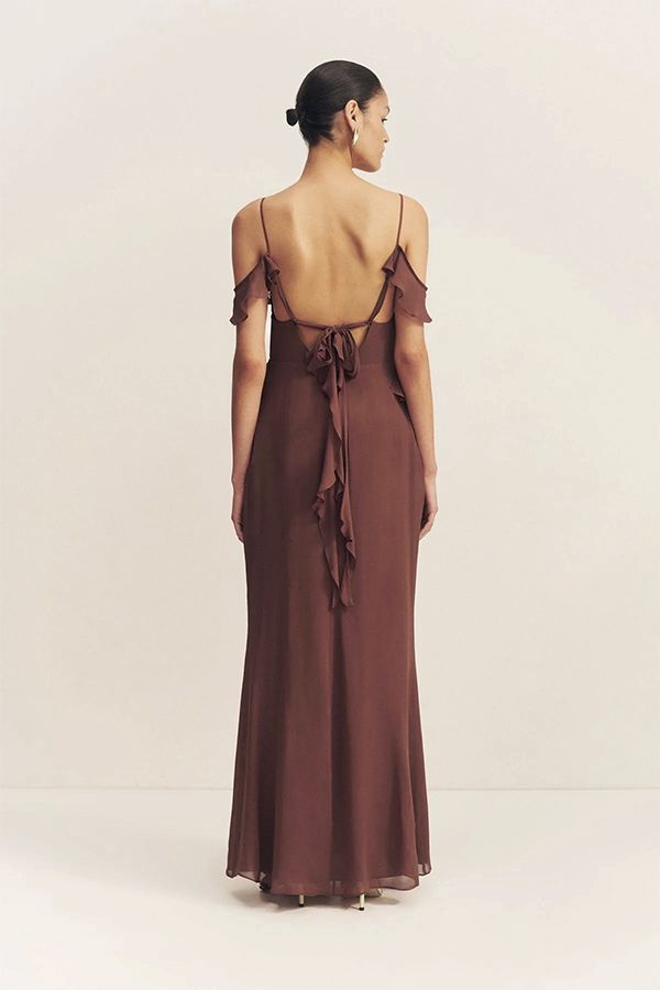 https://borow.es/wp-content/uploads/2025/03/Blair_Ruffle_Cowl_Maxi_Dress_0003_97_Blair_Ruffle_Cowl_Maxi_Dress_COCA_1251039_4_R.jpg