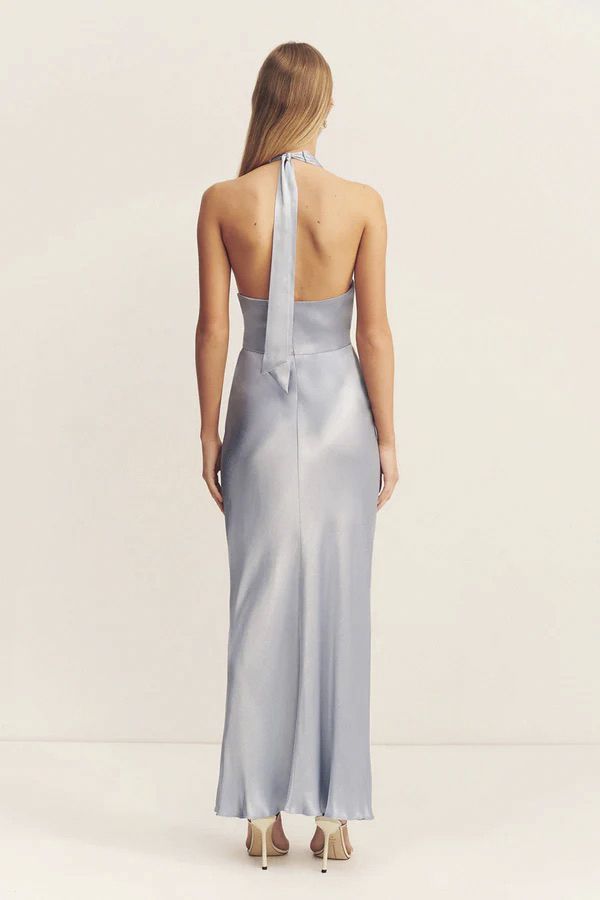 https://borow.es/wp-content/uploads/2025/03/Shona-Joy-21-June-2024__0003_121-La-Lune-PLUNGED-HALTER-MIDI-DRESS-6241502-POWDER-BLUE_4.jpg