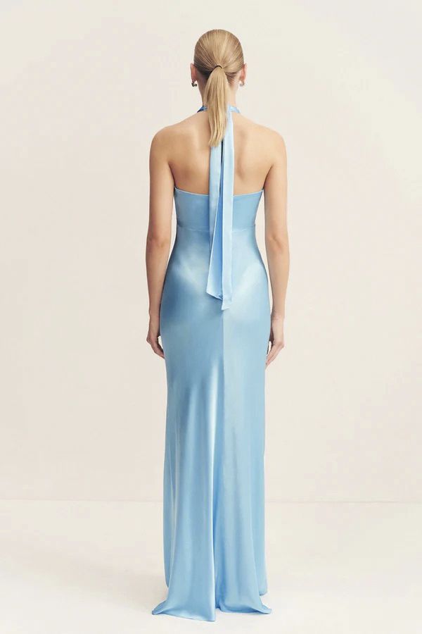 https://borow.es/wp-content/uploads/2025/03/Shona-Joy-5-Sep-2024_0084_0005_134_LA-LUNE_Ruched_Halter_Maxi_Dress_6234003_ICEBERG_BLUE_4.jpg