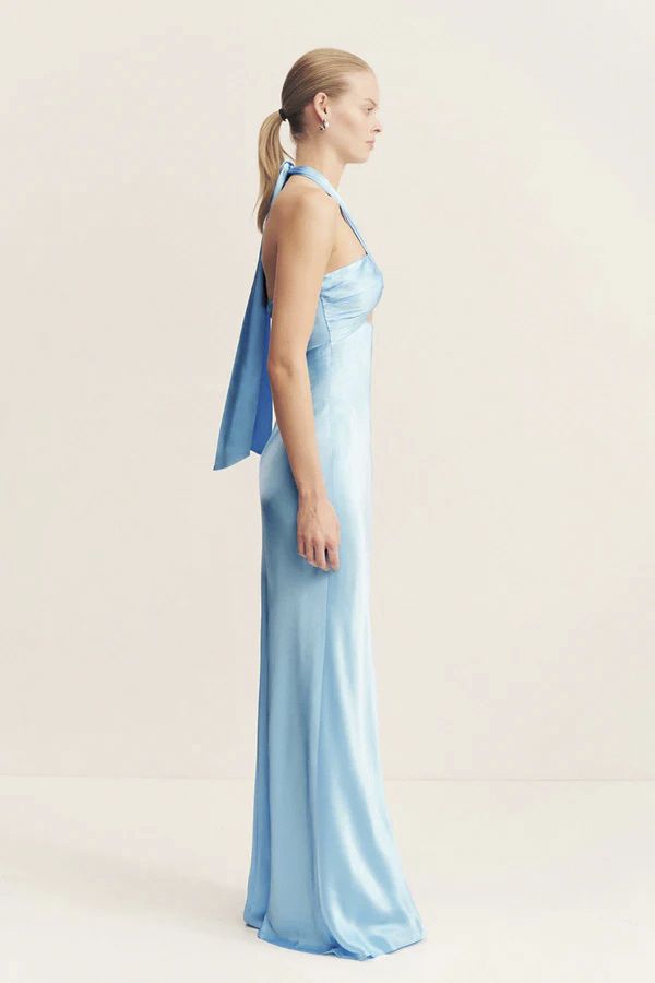 https://borow.es/wp-content/uploads/2025/03/Shona-Joy-5-Sep-2024_0084_0006_134_LA-LUNE_Ruched_Halter_Maxi_Dress_6234003_ICEBERG_BLUE_3.jpg
